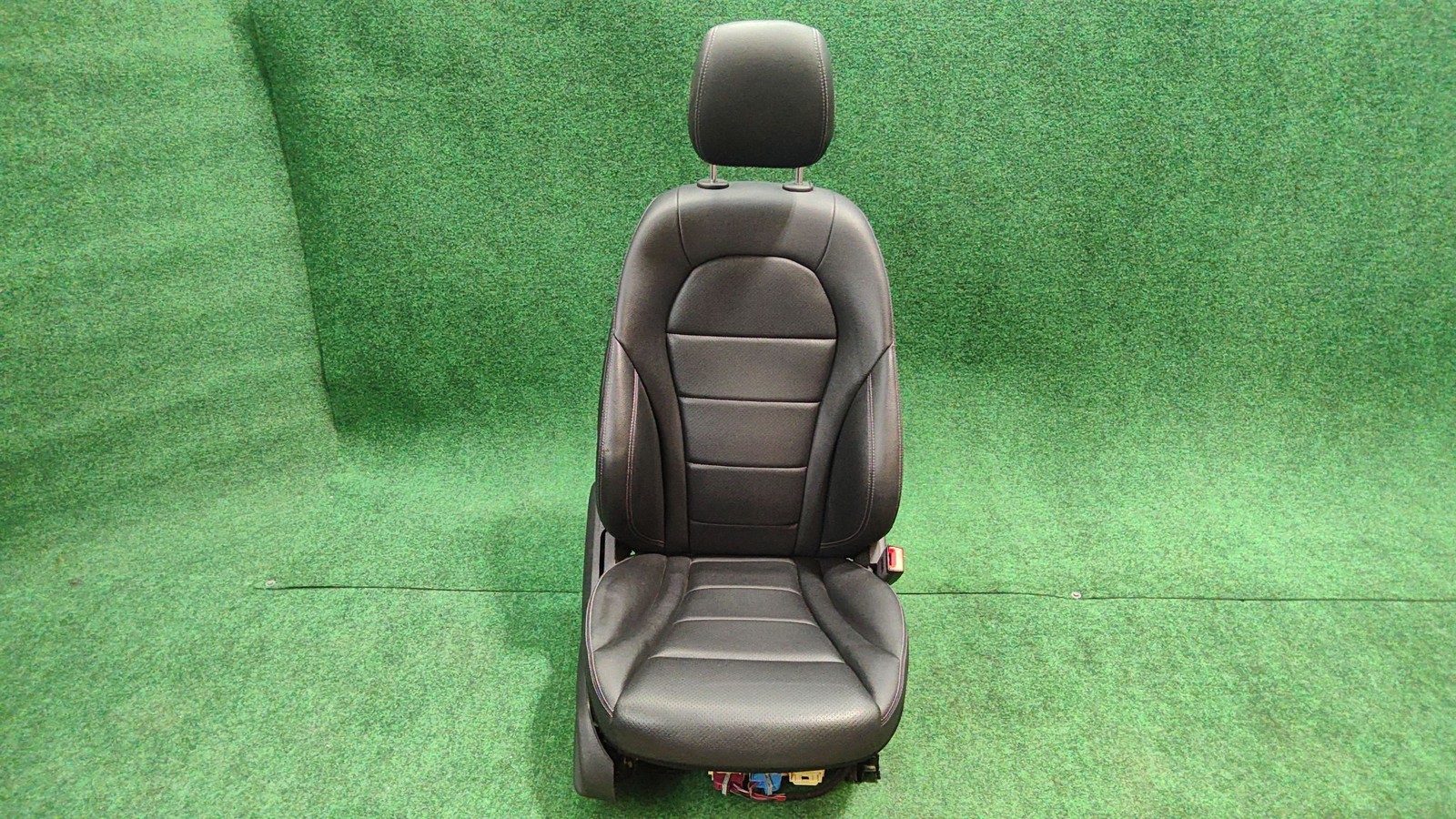 2015-18 Mercedes Benz C300 Front Right Seat Assembly OEM A0009101503 A2059101919