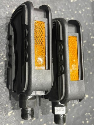 Dahon Original Plastic Bike Pedals with Orange Reflectors, Used, 9/16'' Thread