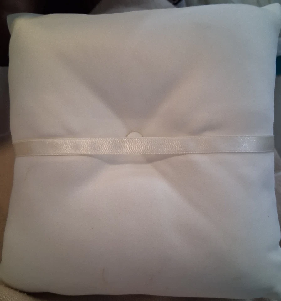 Hermoso-Blanco Satén Anillo de Boda Portador Almohada Negro Sachs Cinta Correa de Mano💕 Foto 3 de 4