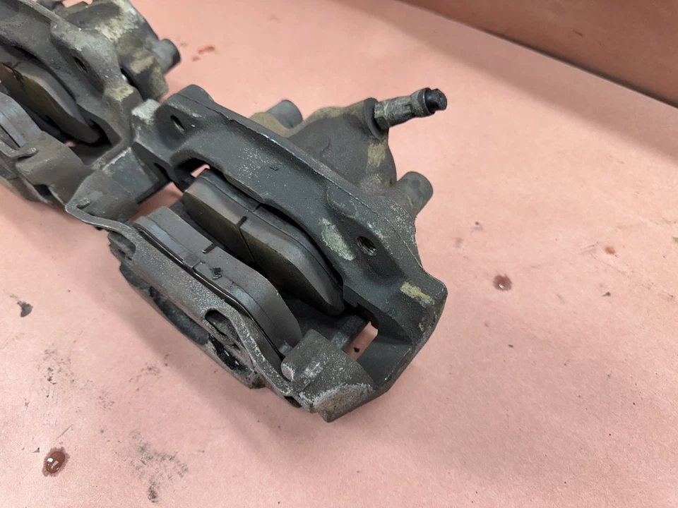 Par de pinzas de freno delanteras OEM #86160 BMW E28 528e 524td 528I 533I Foto 2 de 4