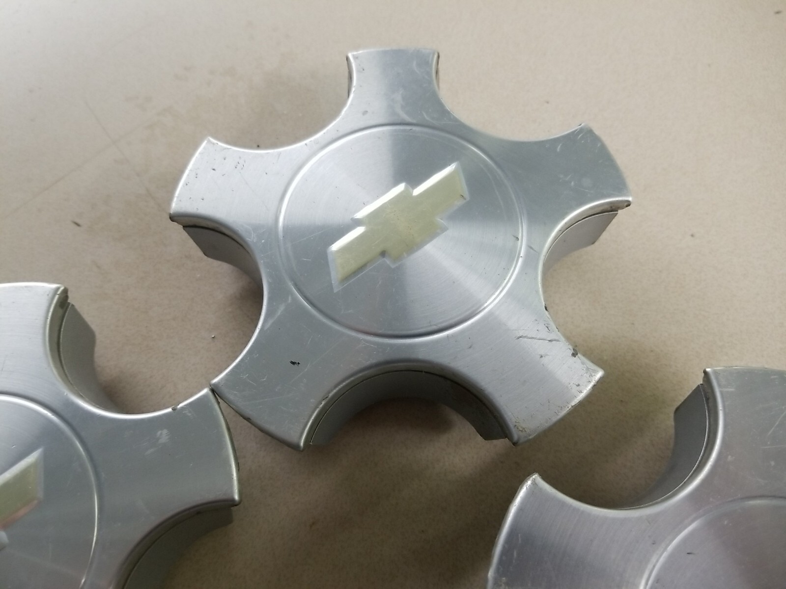 *Set of 4* 20052009 Chevy Equinox Wheel Center Caps USED. 9595564 eBay