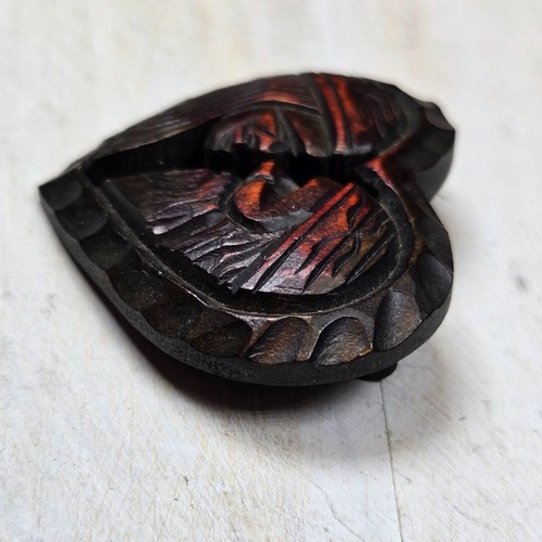 Vtg Hokkaido Wood Carved Heart brooch Artist signed Rare Jewelry dated 1965 - Picture 4 of 22