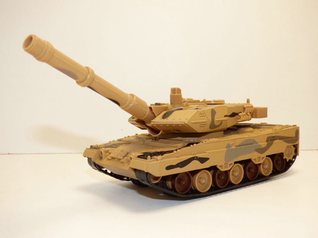 Char M1 Abrams beige 1/40 équipé de phares LED et sons de combat