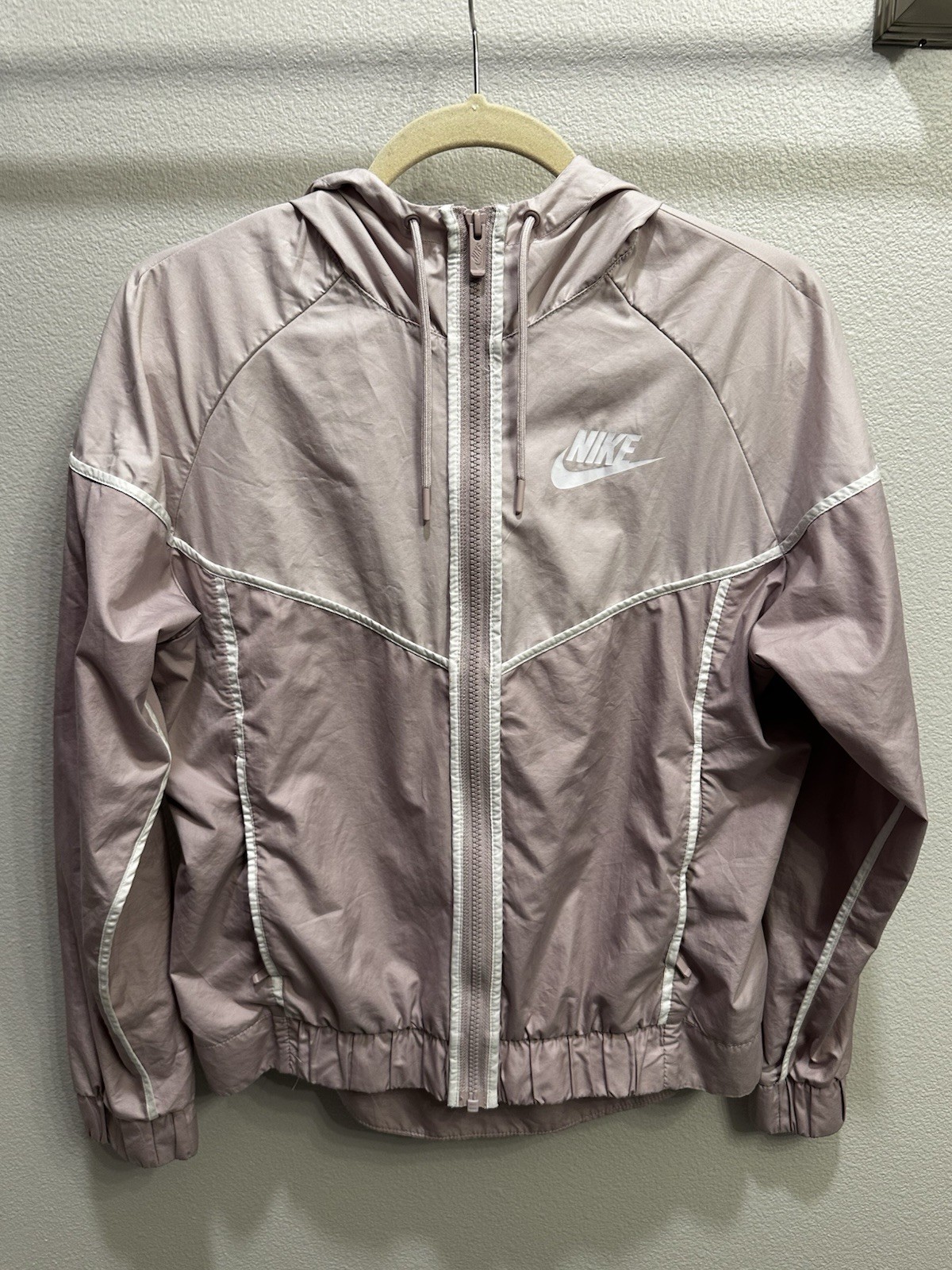 Nike Women's Light Pink Hooded Windbreaker Jacket Full Zip Lightweight S