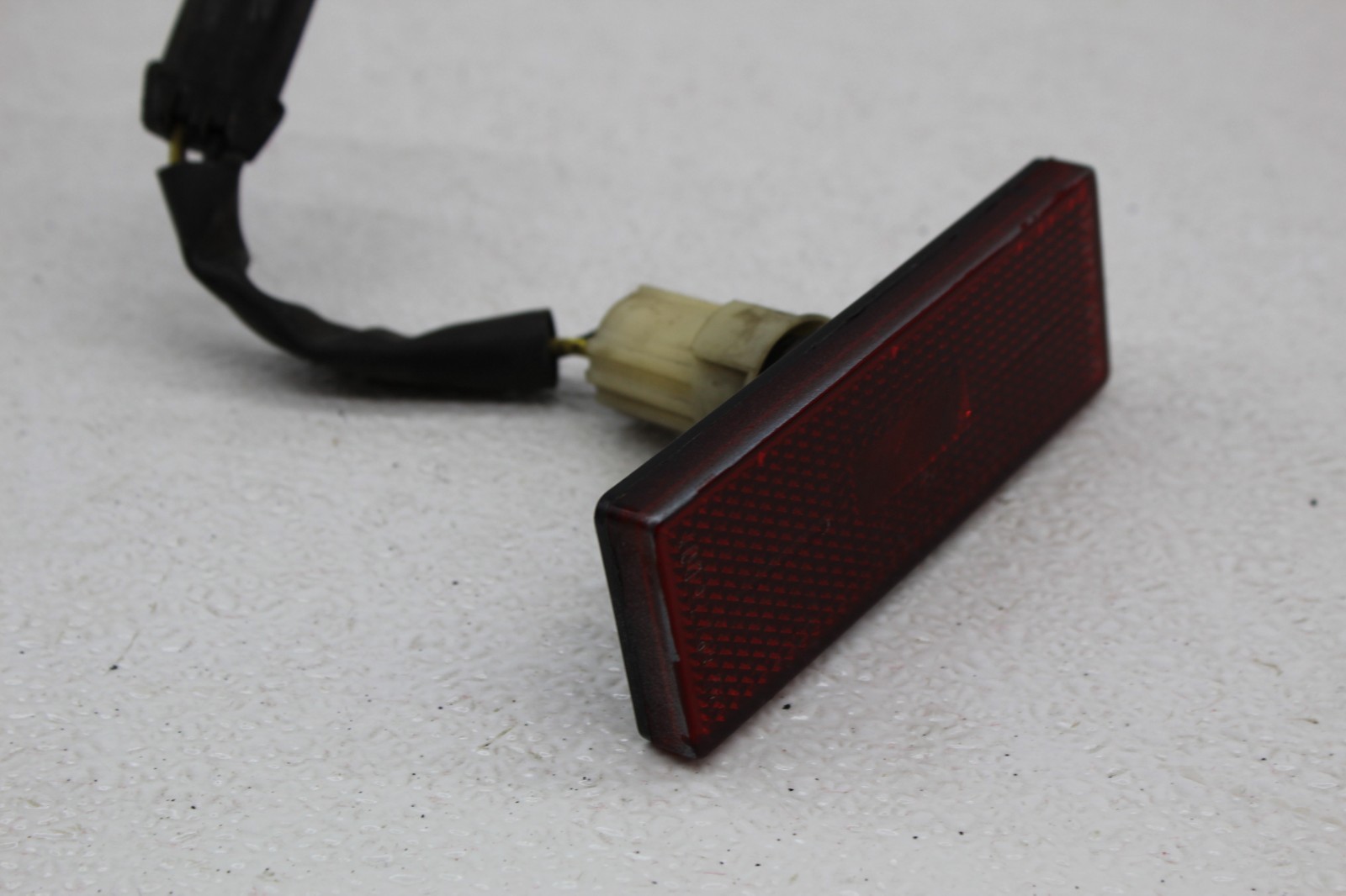 99-01 FERRARI 456 M REAR BACK SIGNAL MARKER LIGHT REFLECTOR