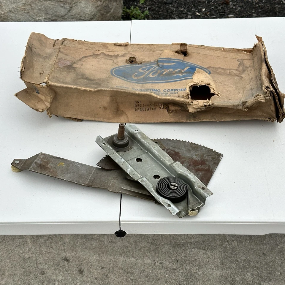 New OEM Ford D2SZ6523201A LH Window Regulator Assembly Fits 1972-76 Torino Comet - Image 4 of 4