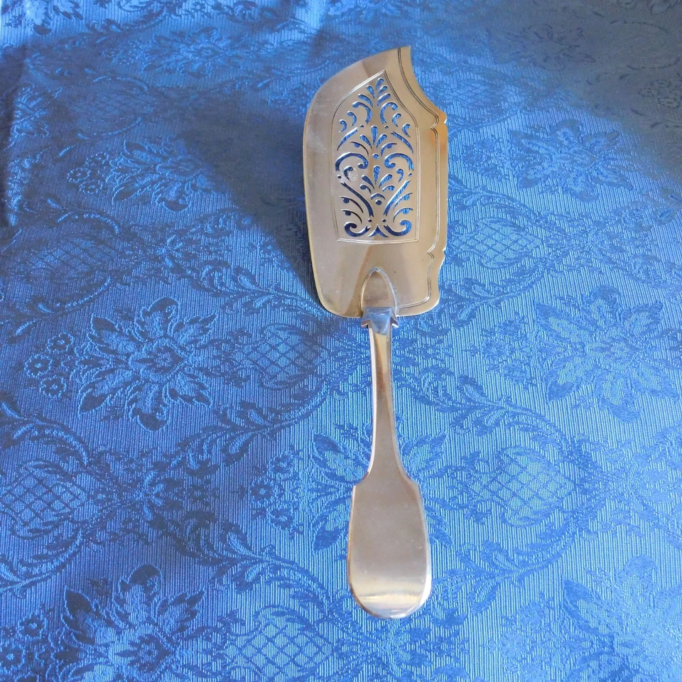 Servidor de peces inglés esterlina de 1800, georgiano, 140 gramos, Richard Britton, Londres Foto 2 de 4