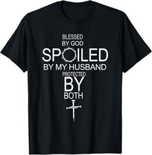 Camiseta Bendecida por Dios Mimada por Mi Marido Protegida por Ambos