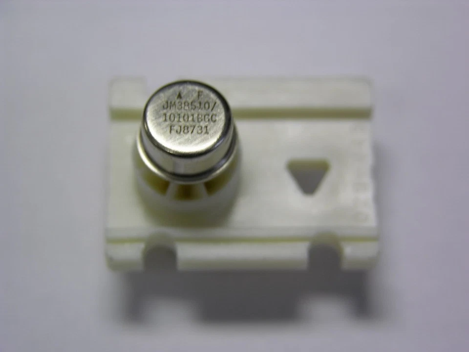 2 Fairchild JM38510/10101BGC Mil Spec Op Amp IC TO-99