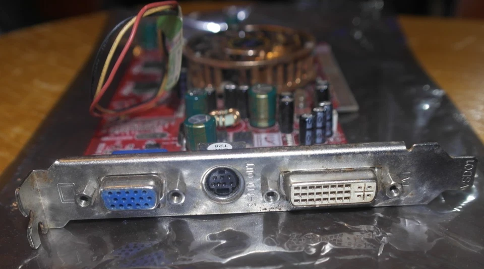 Video card GeCube Radeon 9600 pro 256MB VGA DVI S-Video AGP - Image 4 of 4