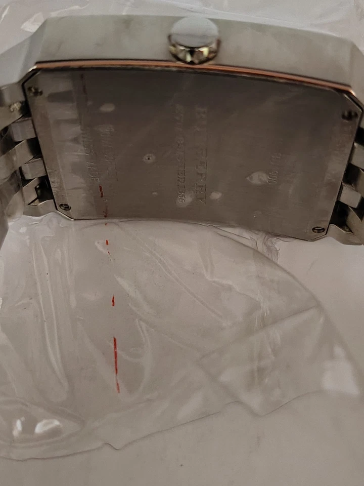 НОВЫЙ BURBERRY ГРАВИРОВАННЫЙ ЦИФЕРБЛАТ СЕРЕБРИСТОГО ТОНА ИЗ НЕРЖАВЕЮЩЕЙ СТАЛИ ЧАСЫ BU1900 - Изображение 4 из 4