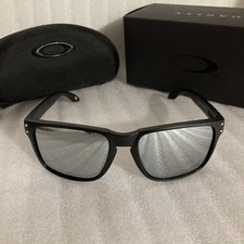 Oakley Holbrook XL Polarized Sunglasses Black Frame New With Case