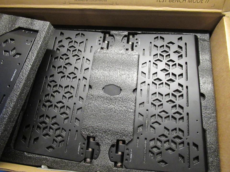 Cooler Master MasterFrame 700 Full Tower Computergehäuse - Schwarz - Bild 2 von 4