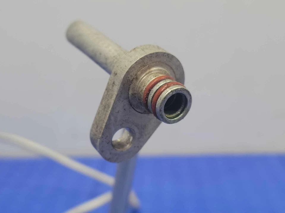 Manguera líquida aire acondicionado Ford Fiesta 2011-2013 original OEM BE8Z19835A Foto 3 de 4