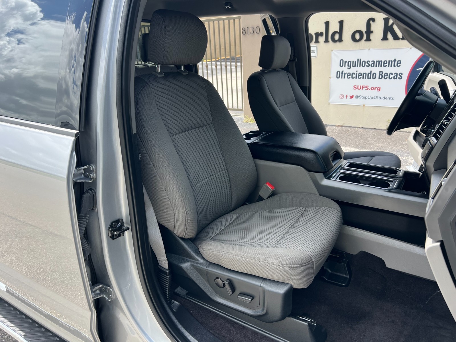 Ford F-150 - Image 31