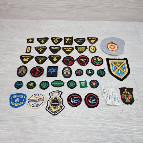 40x Vintage Girl Guides Badges & Patches Job Lot Bundle Collectors - Picture 1 of 6
