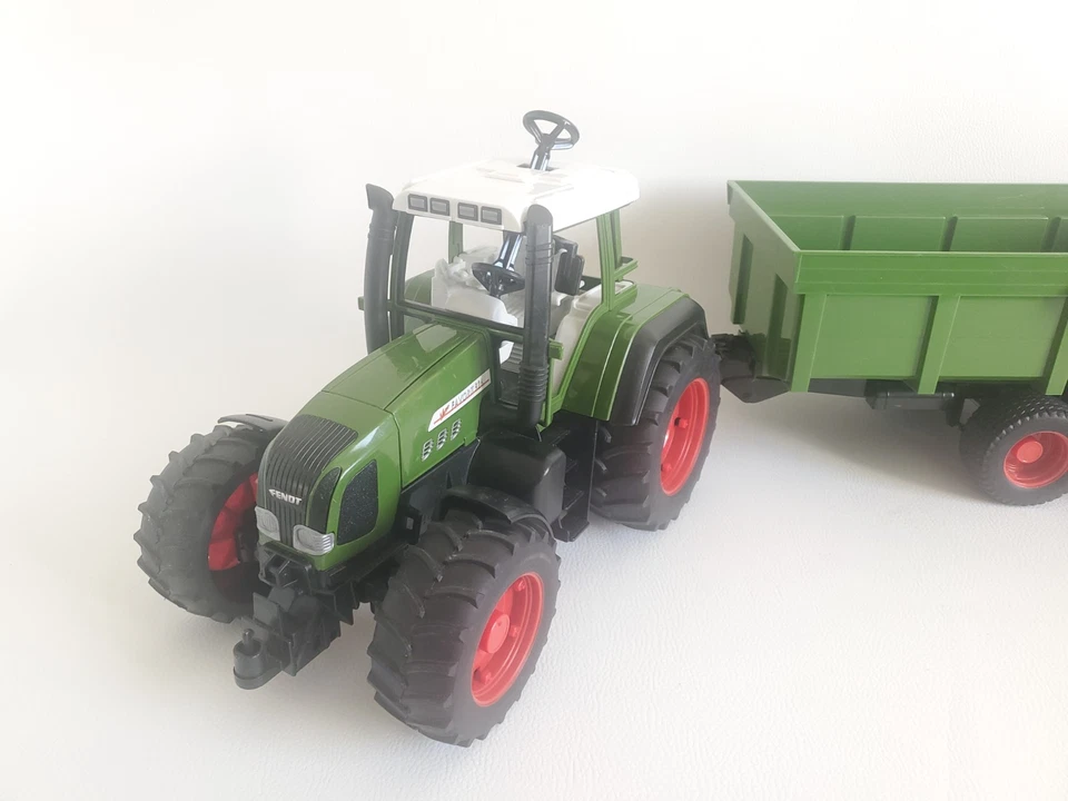 Trattore Bruder Fendt Favorit 926 Vario 1/16 Con Rimorchio Ribaltabile Agricolo - Immagine 3 di 4