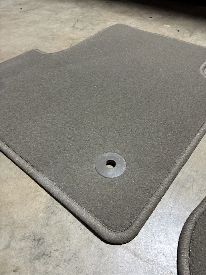 2015-2020 Chevy Tahoe Suburban GMC Yukon XL OEM Dune Carpet Floor Mats Set 4 Pc Foto 4 de 4