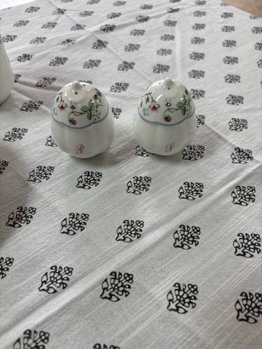 Villeroy and Boch West Germany Mariposa Salt and Pepper Shaker Set Excellent - Picture 7 of 7