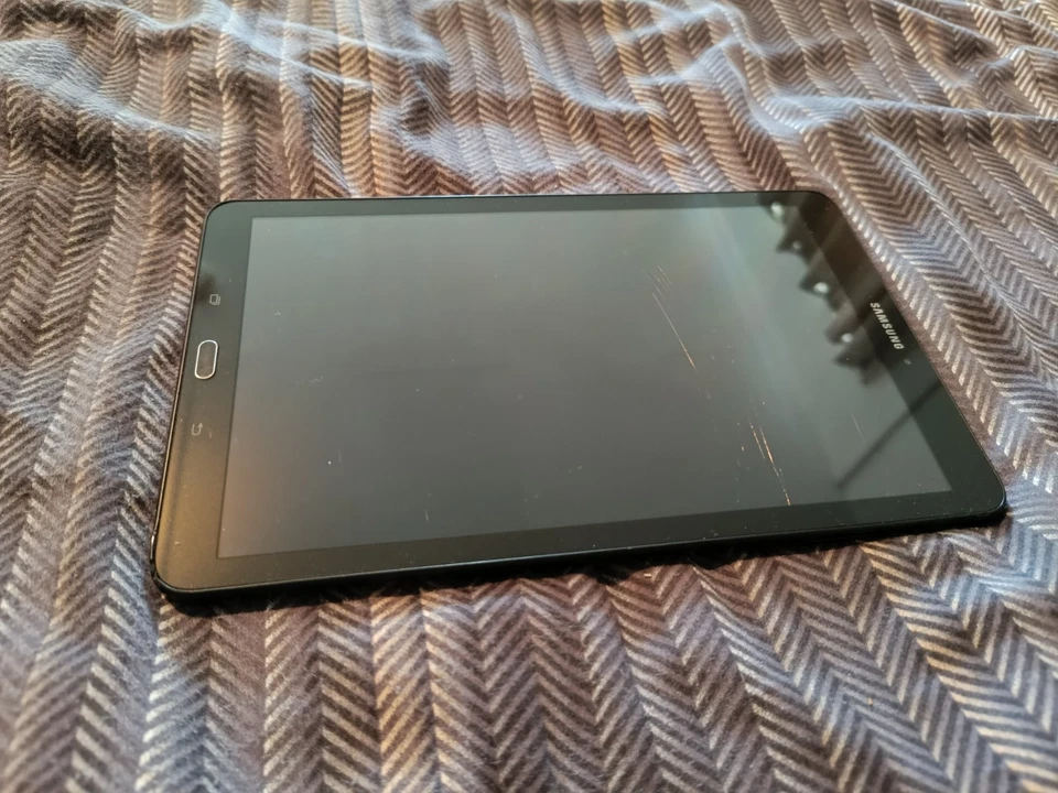 Samsung Galaxy Tab E SM-T560 1.5GB RAM 8 GB, Wi-Fi, 9.6 in - Black - Image 4 of 4