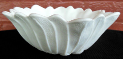 Indiana Milk Glass Opaque White Lily Pons 7'' Berry Salad Vegetable Bowl