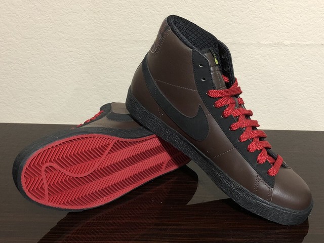 triple black nike blazer