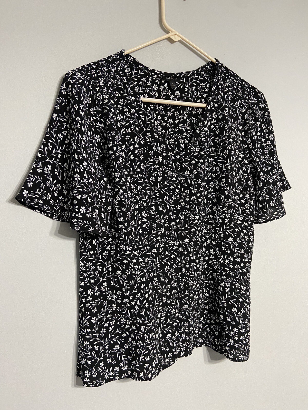 Talbots Black Floral Short Sleeve Button Up Blouse in Womens Size 2