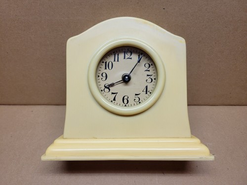 Larger Bakelite Celluloid Cream Amber Desk Table Clock Runs Good Condition - Picture 2 of 21