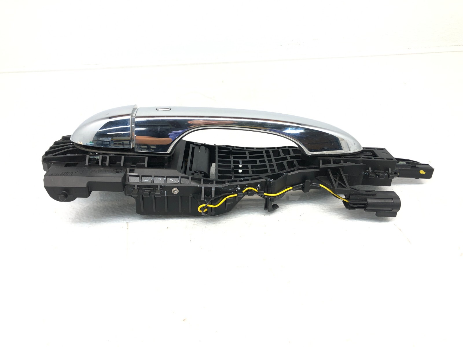2014-2019 MASERATI GHIBLI SQ4 RIGHT PASSENGER FRONT EXTERIOR DOOR HANDLE OEM.