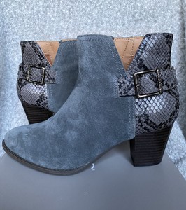 vionic snakeskin boots