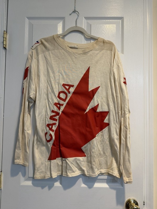 Vintage Darryl Sittler 1976 Canada Cup Team Canada Jersey 70s Size L. Needs TLC