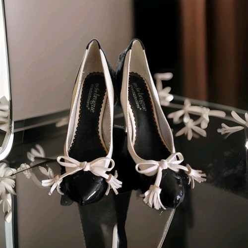 These Retro Pumps Are All The Rage..Black And White Size 6.5 Are Still In Style