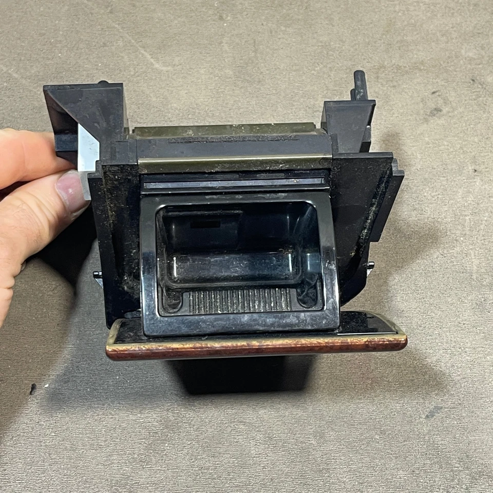 Cenicero Nissan Máxima 1995 1996 1997 1998 1999 OEM Foto 2 de 4