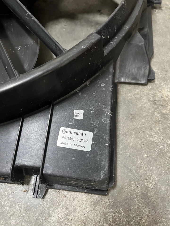 Conjunto de ventilador de refrigeración de motor VDO genuino OEM para BMW E90 E92 N54 135i 335i es X1 Foto 2 de 4