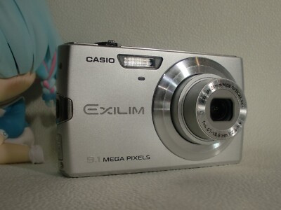 CASIO EXILIM ZOOM EX-Z250,f/2.6,9.3MP,4x,3in,Silver, Excellent