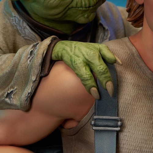 Star Wars: The Empire Strikes Back Luke Skywalker with Yoda 1:6 Scale Mini-Bust - Picture 8 of 14