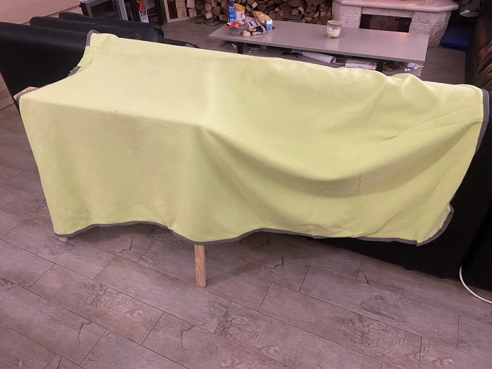 Schöne hellgrüne Siegerabschwitzdecke mit Schriftzug