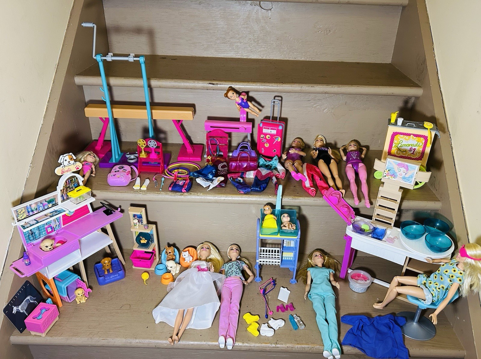 BARBIE GYMNASTICS PLAYSET Gymnast Doll with Balance Beam + 3 More Sets!!!