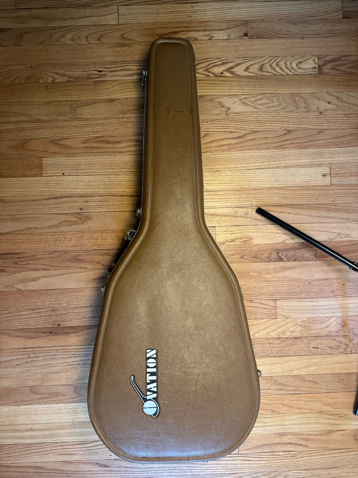 Vintage 1970s Ovation Hard Guitar Case Brown Plush Lining, In Good Condition.