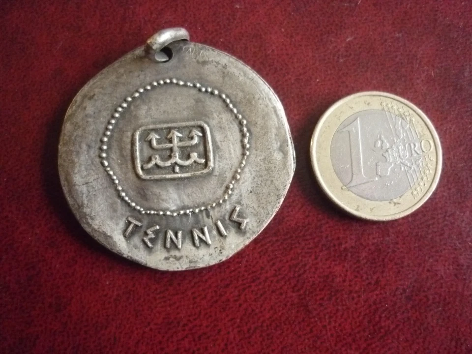 MEDAILLE / PENDENTIF CLUB MED / TENNIS - Photo 2/2