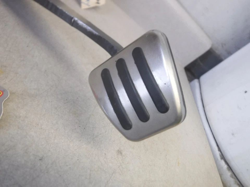 07-08 Saturn Sky Pontiac Solstice GXP OEM Manual Trans Clutch Pedal with Bracket Foto 2 de 4