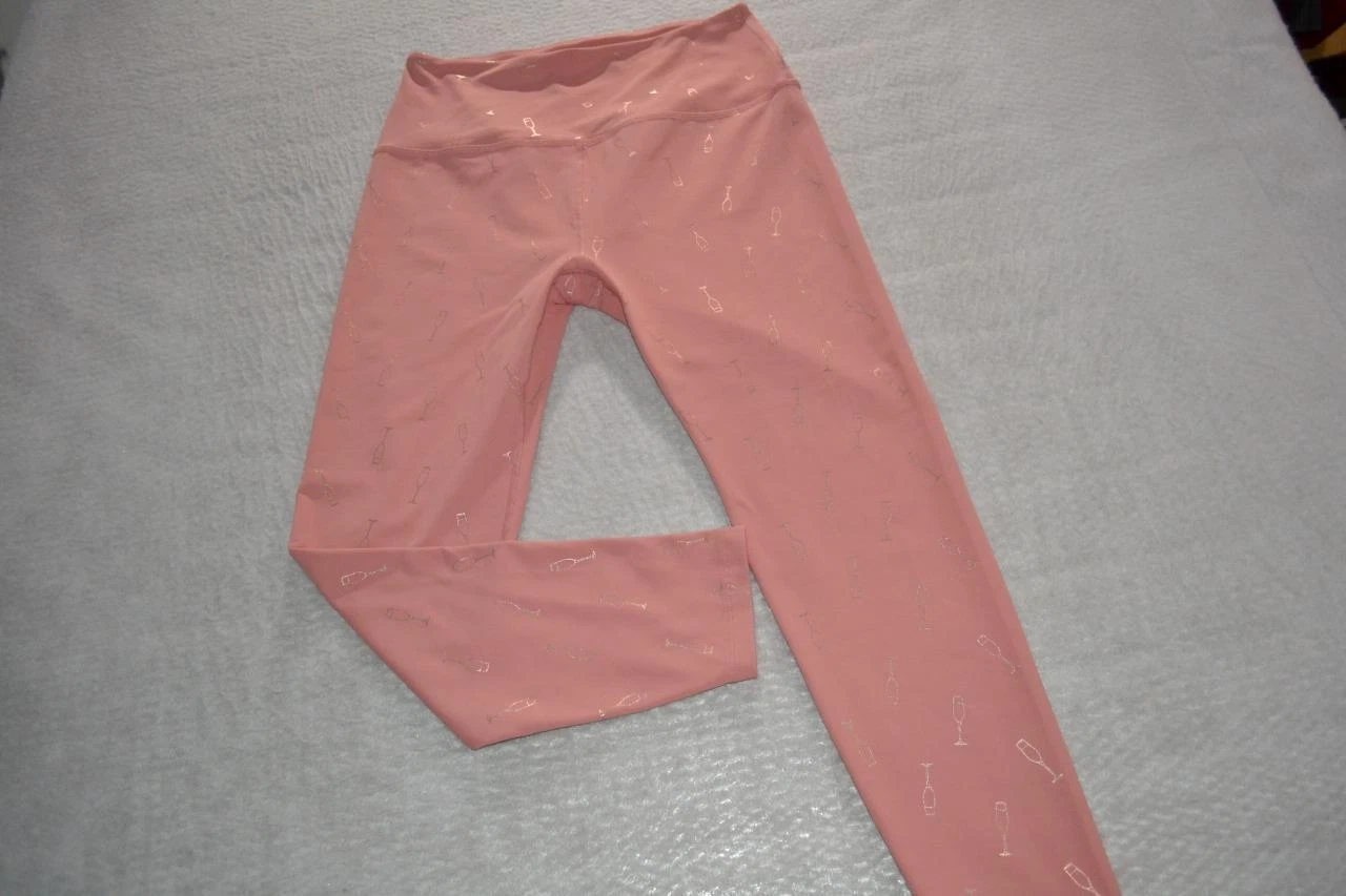 beyond-yoga champagne glass design leggings
