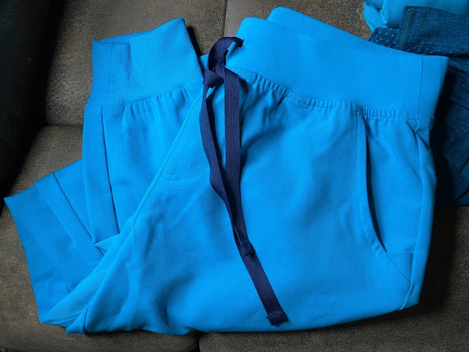 LOTE DE JUEGOS DE EXFOLIANTES Azul Teal DAMAS XS WonderWink Figuras 7-TOPS 4-PANTALONES 1-EXFOLIANTE Foto 3 de 4