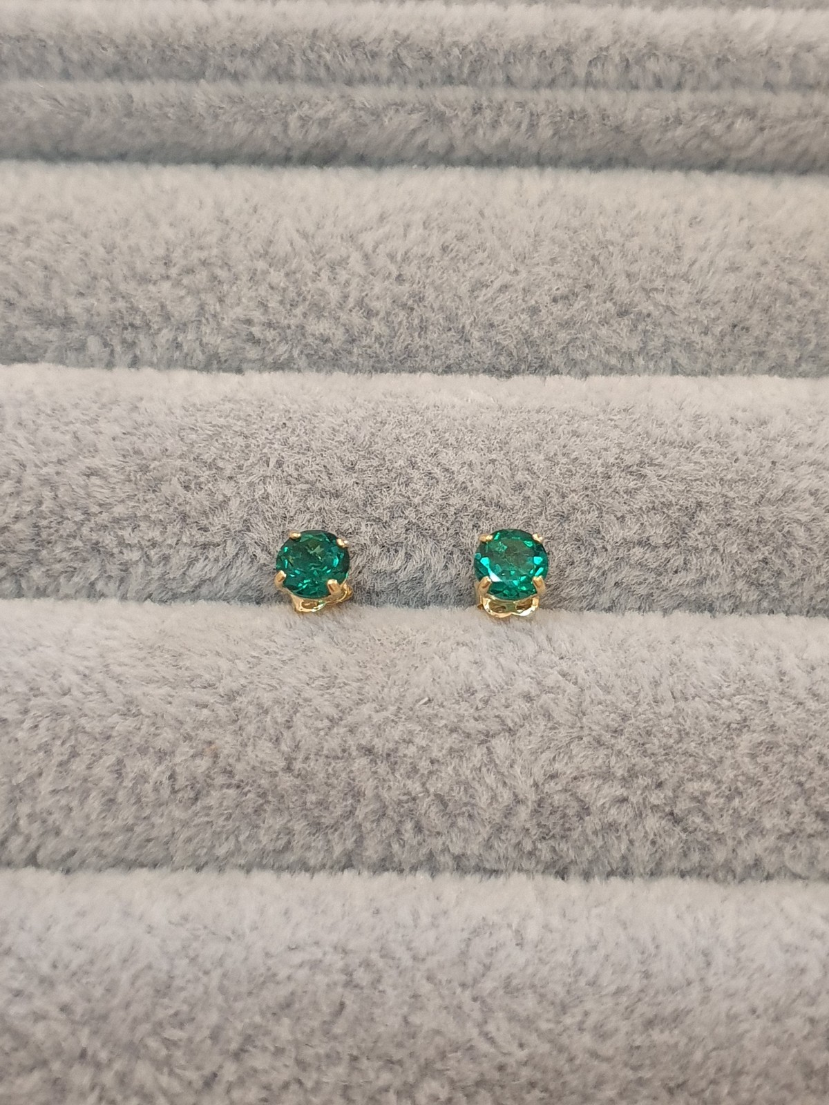 Solid 9ct Yellow Gold Solitaire Emerald Studs - N… - image 5