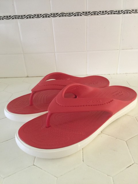 crocs dual comfort flip flop