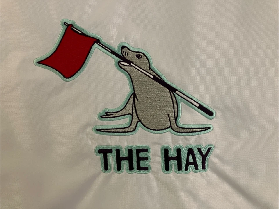 The Hay Pin Flag - Guijarro Playa Bandera Curso Corto Tigre Woods Diseño Foto 2 de 2