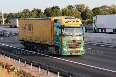 LKW Foto Mercedes-Benz Actros Planensattelzug Ungarn grün GARTNER THE WOR #l2gr