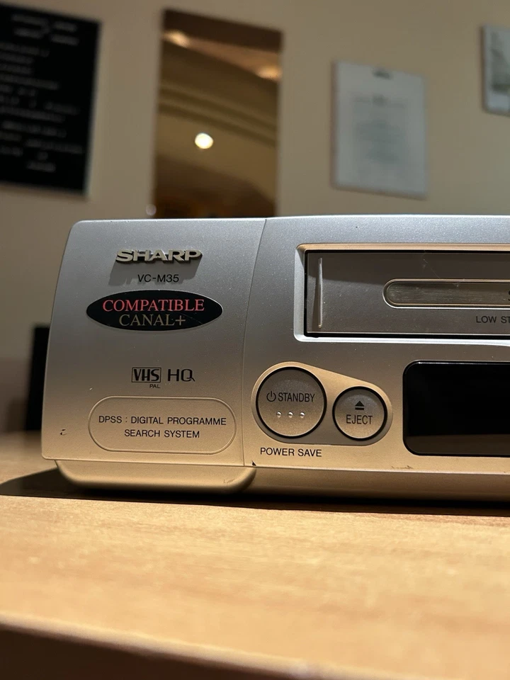 Sharp VHS VC-M35SM(SS) Video Cassette Recorder - Immagine 3 di 4