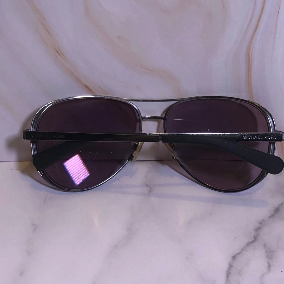 Авиаторские солнцезащитные очки Michael Kors MK5004 Chelsea 1013/11 59-13 темно-серые зеркальные - Изображение 4 из 4