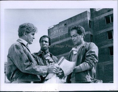 1981 Photo Robert Stack Dorian Harewood In Strike Force Premiere Television 7X9